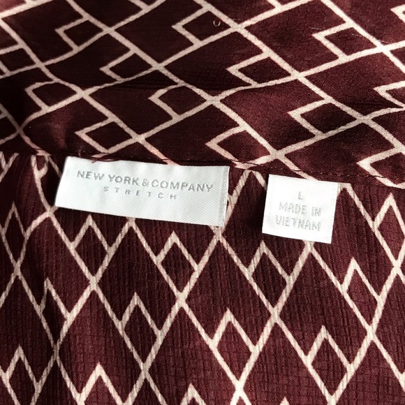 NEW YORK AND COMPANY MAROON & WHITE SLEEVELESS TOP - Picture 6 of 8